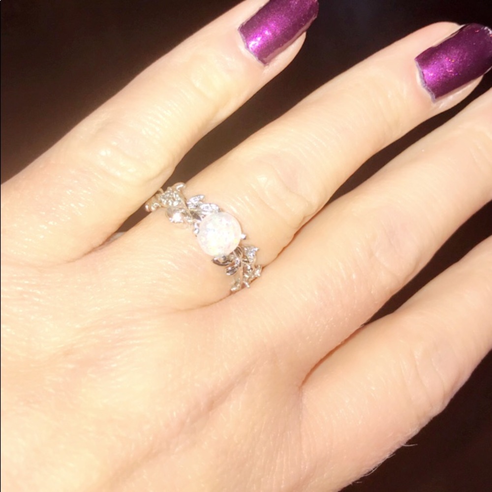 BRAND NEW .925 SILVER WHITE OPAL LEAF RING - - Picture 5 of 8